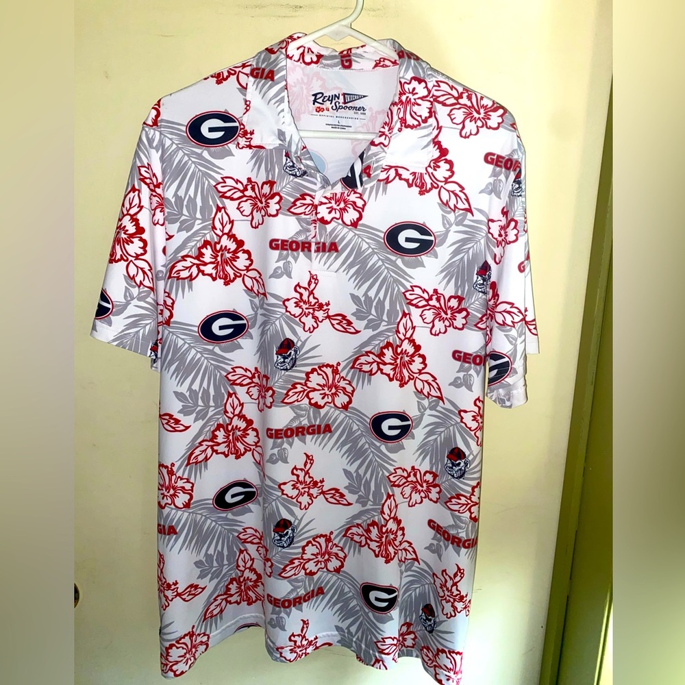 UGA Bulldogs Hawaiian Rey spooner dress shirt 92% poly, %8 spandex. Like new